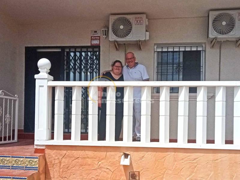 Matt and Lizzie find their home in Lomas de Cabo Roig