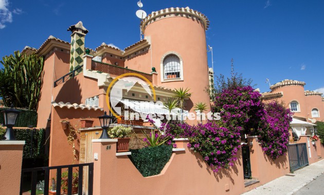 Inmobiliaria en venta, chalet en Playa Flamenca, Orihuela Costa